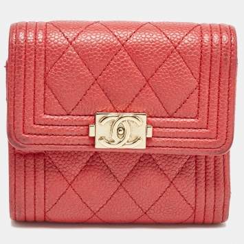مملوكة مسبقًا Chanel Red Quilted Caviar Leather Boy Compact Wallet