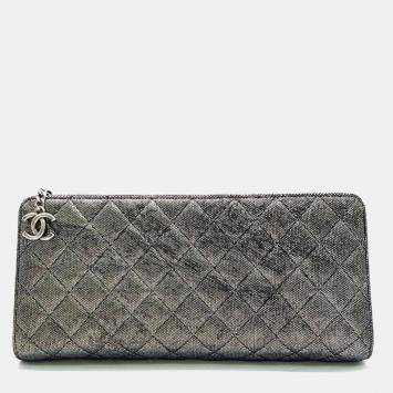 مملوكة مسبقًا Chanel Metallic Clutch