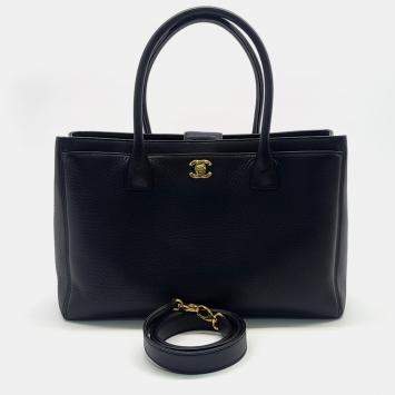 Pre Owned Chanel Black Leather Surf Grand Bag