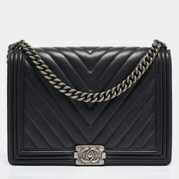 Pre Owned Chanel Black Chevron Leather Large Boy Flap Bag