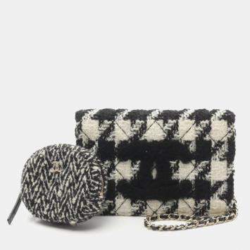 Pre Owned Chanel Black White Fabric Shoulder Bag