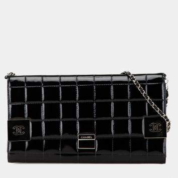 Pre Owned Chanel Black Patent Leather CC Chocolate Bar Clutch on Chain