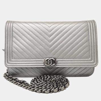 Pre Owned Chanel Silver Leather Caviar Chevron WOC Mini Crossbody Bag