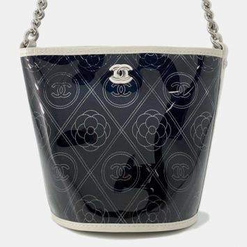 Pre Owned Chanel Cc Logo Camellia Plastics Black/White Plastics Leather Bucket Bag