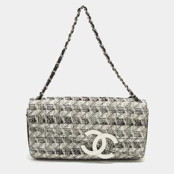 Pre Owned Chanel White/Black Tweed Diagonal CC Flap Bag