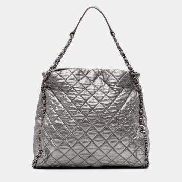 Pre Owned Chanel Silver Large Quilted Metallic Calfskin Chain Me Hobo