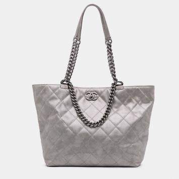 Pre Owned Chanel Grey Quilted Iridescent Calfskin Shopping in Chains Tote
