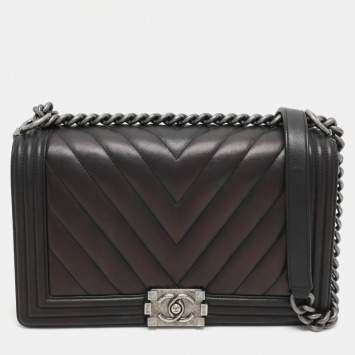 مملوكة مسبقًا Chanel Black Quilted Chevron Leather New Medium Boy Flap Bag