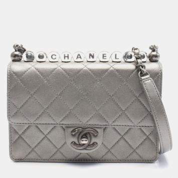 Pre Owned Chanel Silver Metallic Goatskin Quilted Chic Pearls Flap Bag