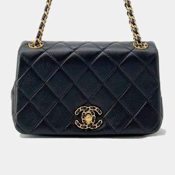Chanel Black Lambskin 19 Flap Chain Shoulder Bag 20