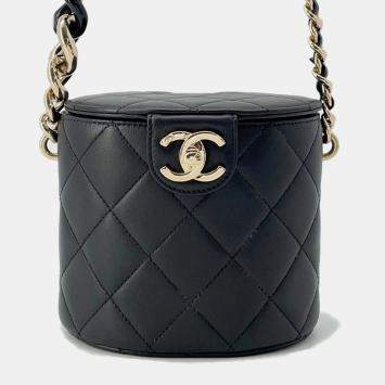 Pre Owned Chanel Matelasse Black Lambskin Chain Vanity Bag 
