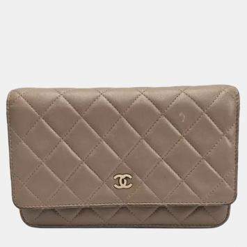 Pre Owned Chanel CC Grey Quilted Leather Wallet on Chain