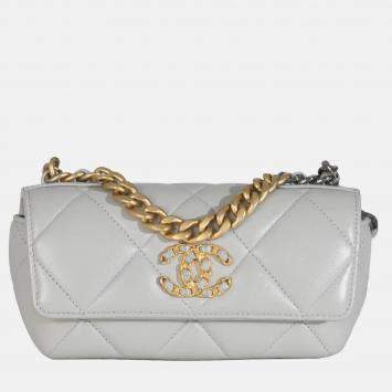 Pre Owned Chanel Grey Quilted Lambskin Chanel 19 Sunglasses Case With Chain
