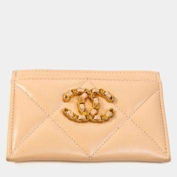 Pre Owned Chanel 19 Quilted Leather Card Holder