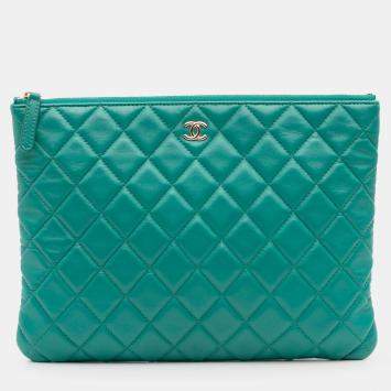 Pre Owned Chanel Green Medium Quilted Lambskin O Case Clutch