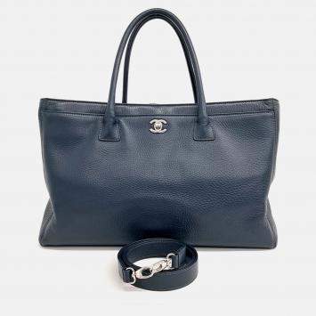 Pre Owned Chanel Grand Large Navy Blue Leather Surf Bag