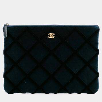 Pre Owned Chanel Cc Medium Quilted Velvet Cosmetic Case