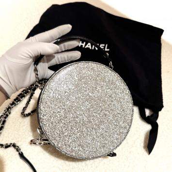 Pre Owned Chanel Round CC Patent Leather Glitter Shoulder Bag