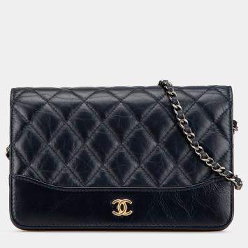 مملوكة مسبقًا Chanel Black Quilted Aged Calfskin Gabrielle Wallet On Chain
