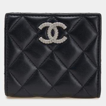 Pre Owned Chanel Black CC Quilted Lambskin Compact Bifold Wallet