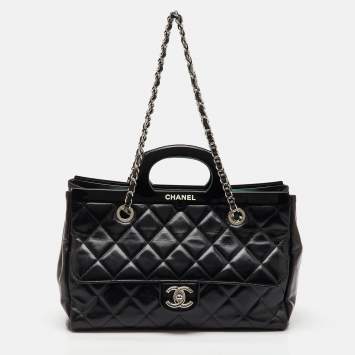 Pre Owned Chanel Black Quilted Crinkled Leather CC Delivery Bag