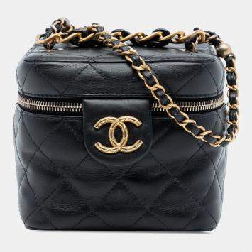 Pre Owned Chanel Black CC Quilted Calfskin Vanity Case with Chain