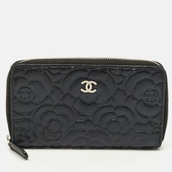 Pre Owned Chanel CC Black Camelia Embossed Leather Zip Around Wallet