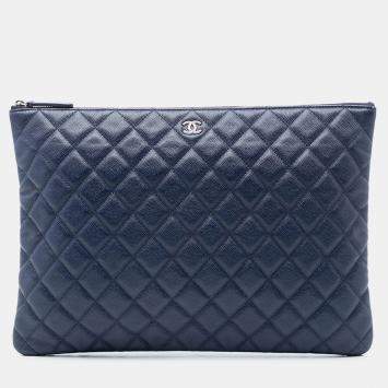 مملوكة مسبقًا Chanel Blue Large Quilted Caviar O Case Clutch