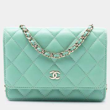 Pre Owned محفظة على سلسلة شانيل خضراء مصغرة جلد حمل مبطن بشعار CC
