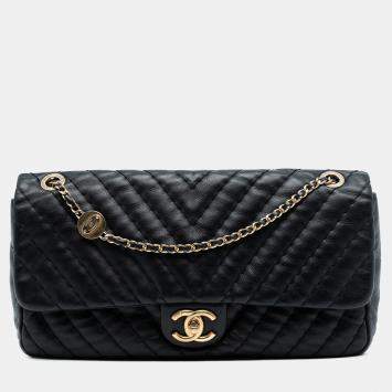 مملوكة مسبقًا Chanel Black Jumbo Chevron Iridescent Calfskin Surpique Flap