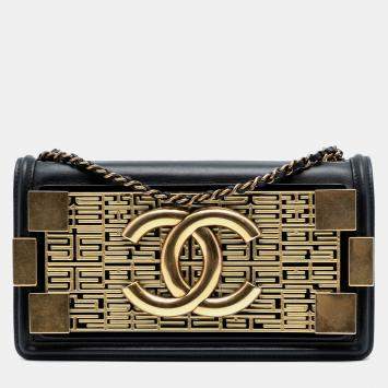 مملوكة مسبقًا Chanel Black Gold Paris Seoul Lambskin and Metallic Plate Lego Boy Brick Flap