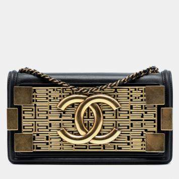 مملوكة مسبقًا Chanel Black Gold Paris Seoul Lambskin and Metallic Plate Lego Boy Brick Flap