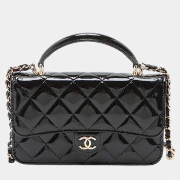 مملوكة مسبقًا Chanel Black CC Quilted Patent Top Handle Phone Holder with Chain