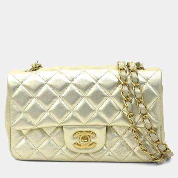 مملوكة مسبقًا Chanel Gold Leather Shoulder Bag