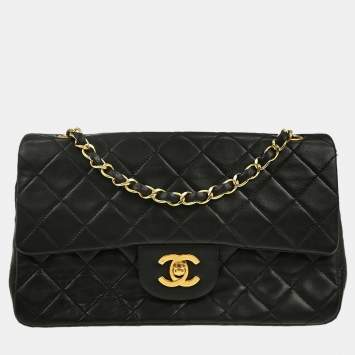 مملوكة مسبقًا حقيبة شانيل سوداء جلد خروف صغيرة كلاسيكية مزدوجة قلاب على الكتف