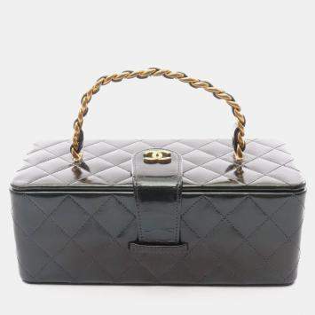 Pre Owned Chanel Matelasse Handbag In Patent Leather Green