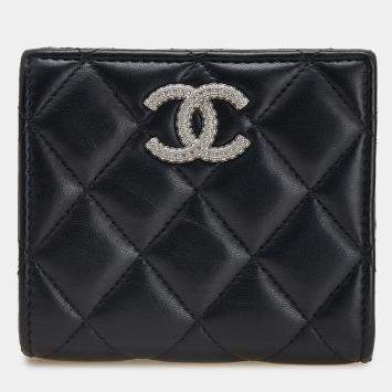 Pre Owned Chanel Black CC Quilted Lambskin Compact Bifold Wallet