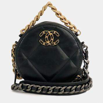 مملوكة مسبقًا Chanel Black Quilted Lambskin 19 Round Clutch with Strap