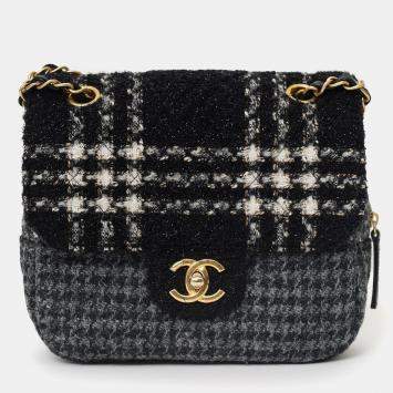 Pre Owned Chanel 2022 Black/Grey Wool Tweed CC Square Flap Bag
