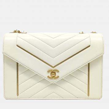 مملوكة مسبقًا Chanel Cream Leather Chevron Chain Shoulder Bag