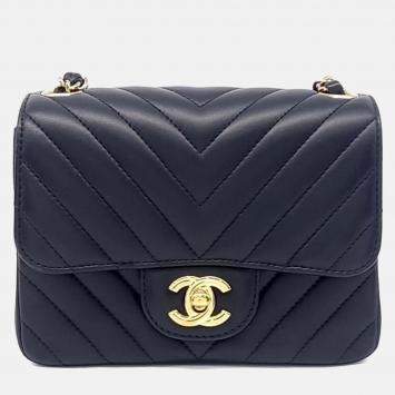 مملوكة مسبقًا Chanel Black Leather Chevron Petit Sac Crossbody Bag
