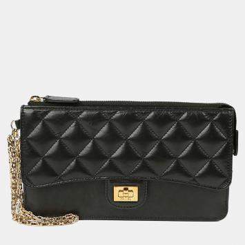 مملوكة مسبقًا Chanel Reissue Black Leather Wristlet