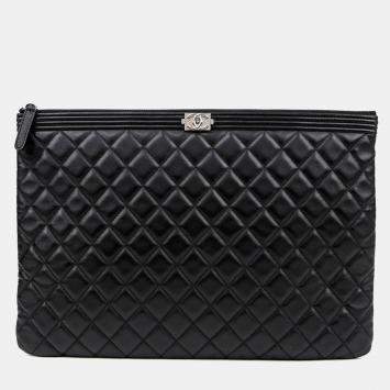 مملوكة مسبقًا Chanel Boy Large Black Lambskin Leather Clutch