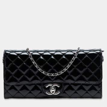 مملوكة مسبقًا Chanel Black CC Quilted Patent East West Wallet On Chain