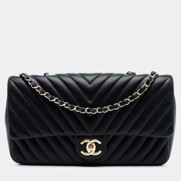 مملوكة مسبقًا Chanel Black CC Chevron Quilted Lambskin Single Flap