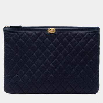 مملوكة مسبقًا Chanel Blue Large Quilted Caviar Boy O Case Clutch