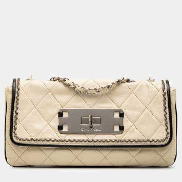 مملوكة مسبقًا Chanel Beige Black Reissue 2.55 Quilted Aged Lambskin East/West Flap