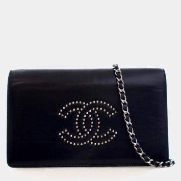 مملوكة مسبقًا Chanel Studded Black Calfskin CC Wallet On Chain (WOC)