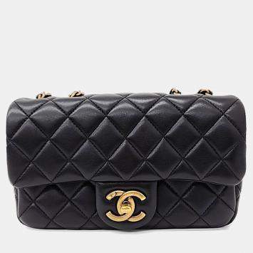 مملوكة مسبقًا Chanel Black Leather Chanel chain crossbody bag