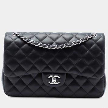 مملوكة مسبقًا Chanel Black Jumbo Classic Lambskin Double Flap